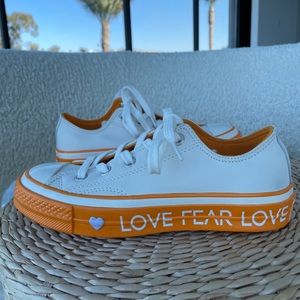 Wmns Chuck 70 Low 'Love Graphic - Cream' Sneakers